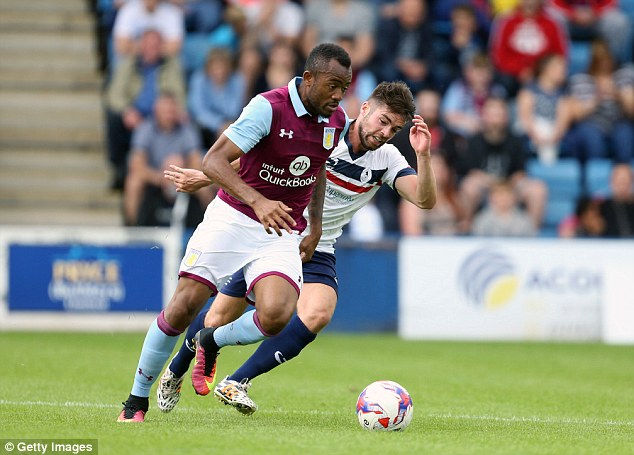 Jordan Ayew to remain with Aston Villa