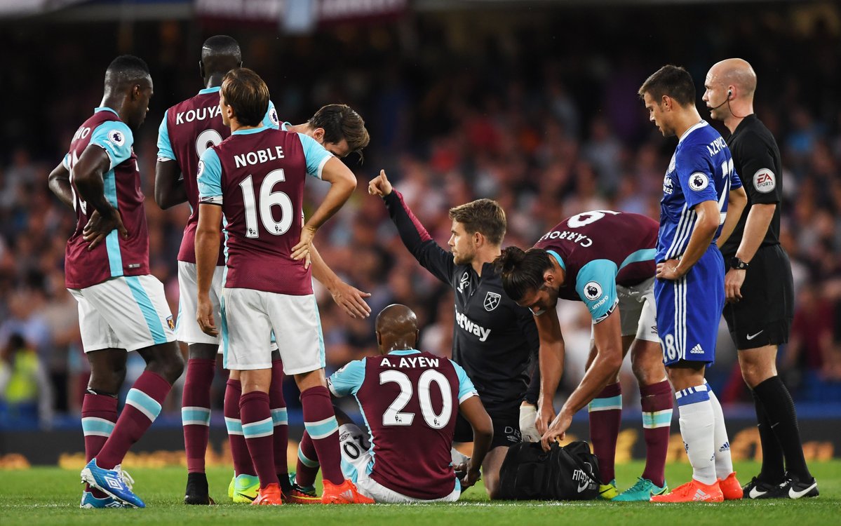Andre Ayew suffers injury on West Ham debut against Chelsea