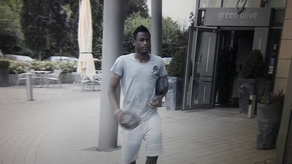 Video: The moment a young Schalke 04 fan met Baba Rahman