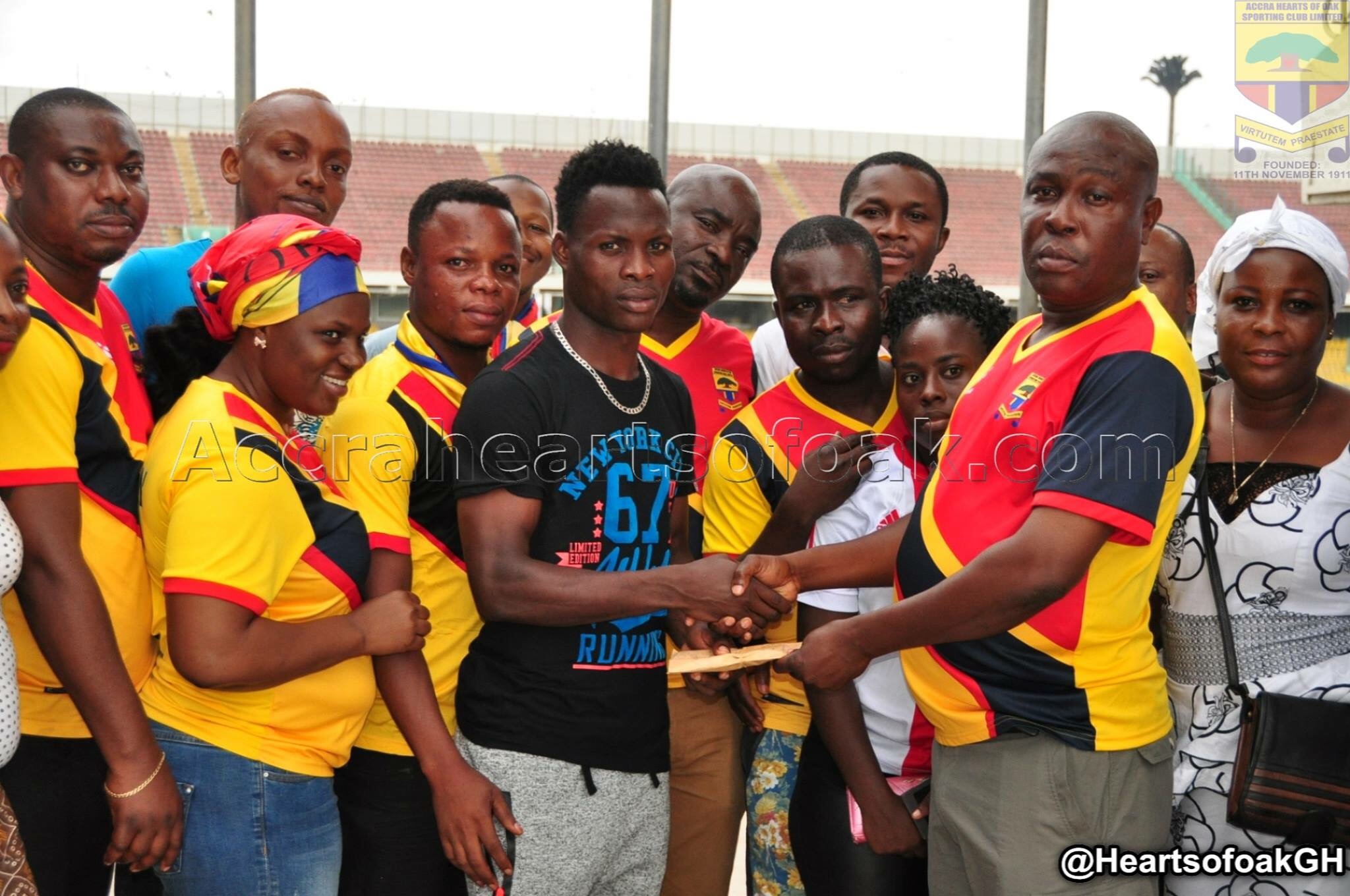 Hearts of Oak supporters group donate to Samurdeen Ibrahim in support of his mother's funeral