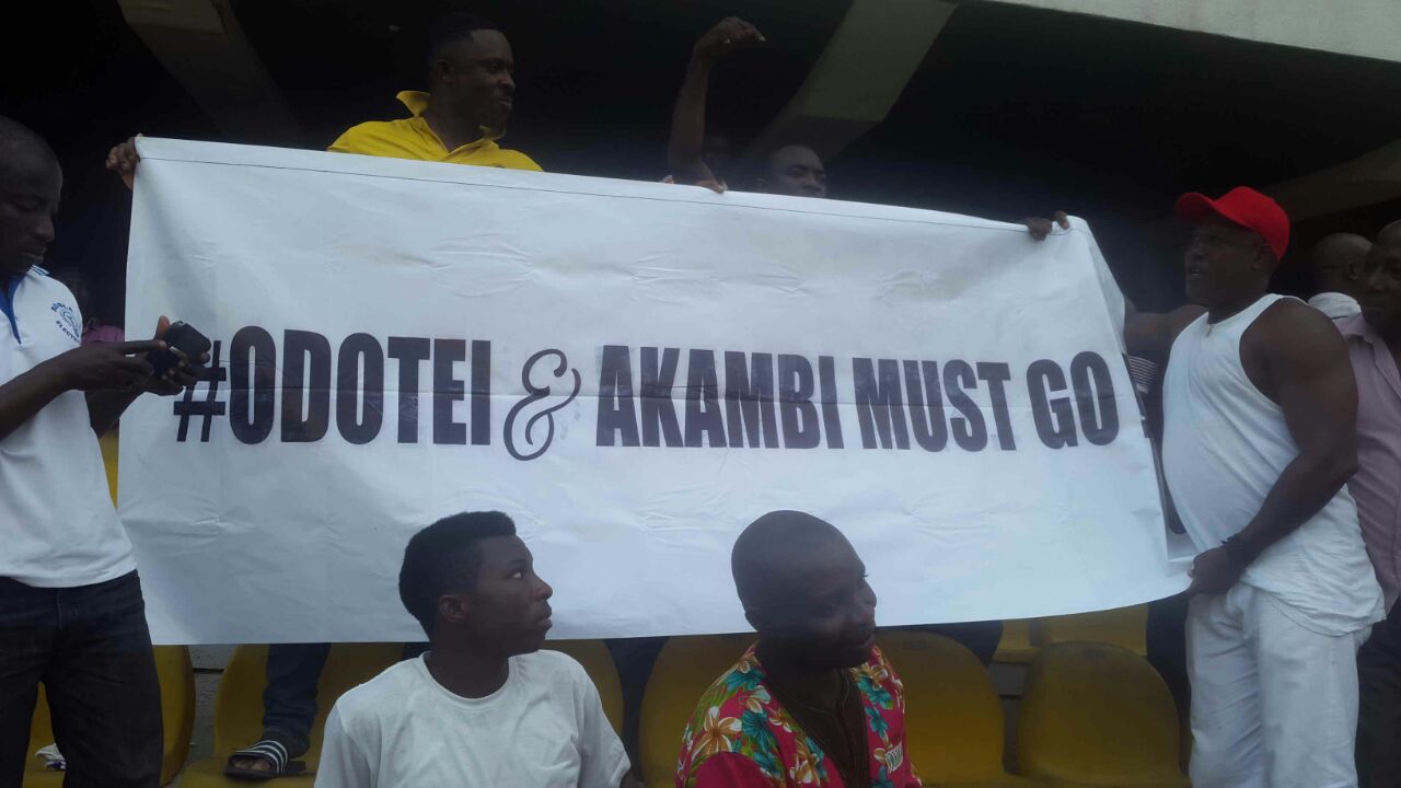 Hearts fans stage protest to remove Vincent Odotei and Alhaji Akambi