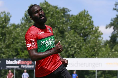 Quincy Owusu-Abeyie scores for Nijmegen Team B in 2-0 victory