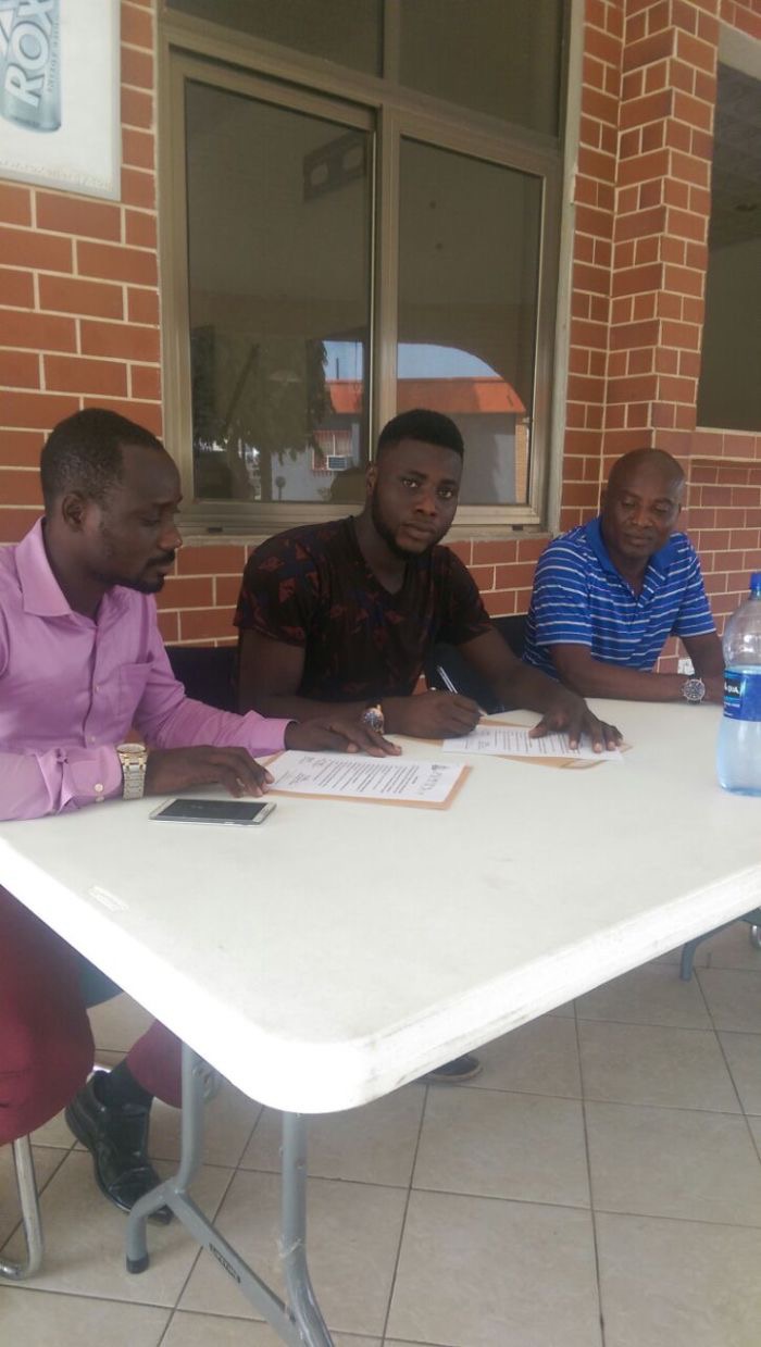 Elmina Sharks signs goalie Richard Attah on a three-year deal