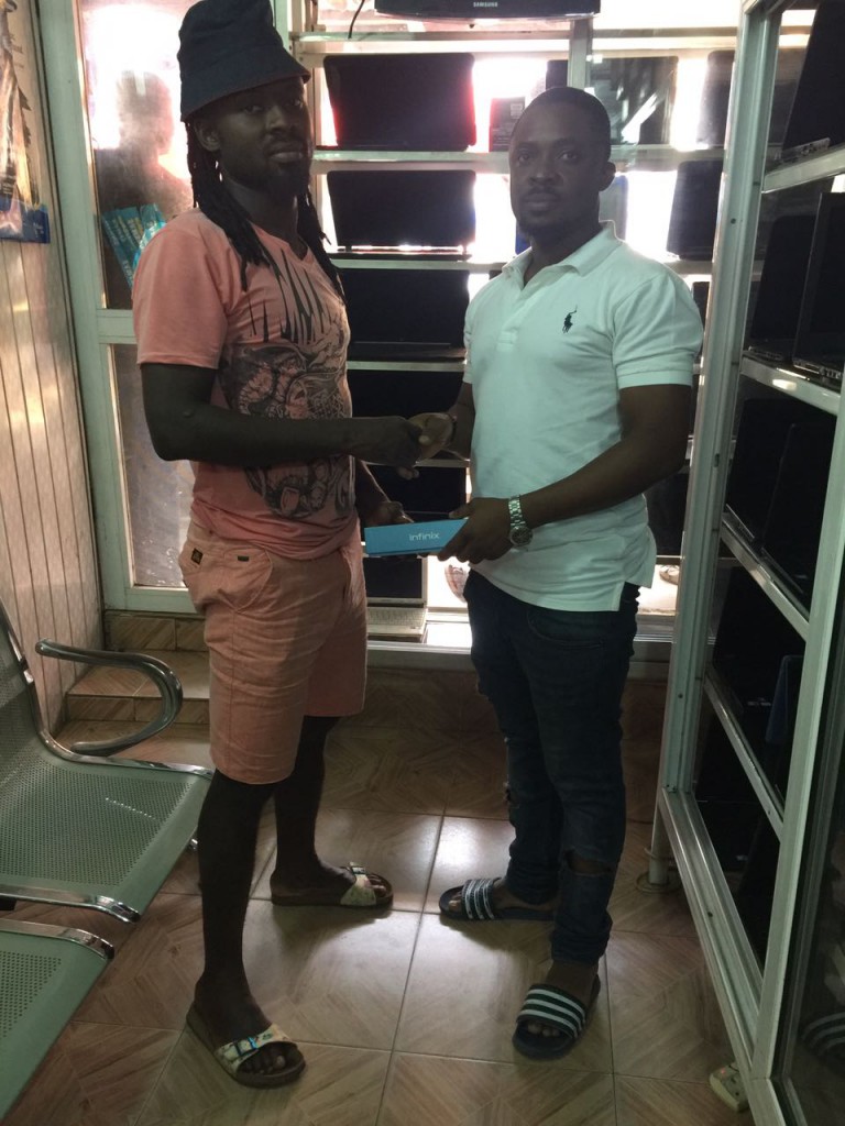 Hearts fan donates Infinix mobile handset to new signing Malik Akowuah